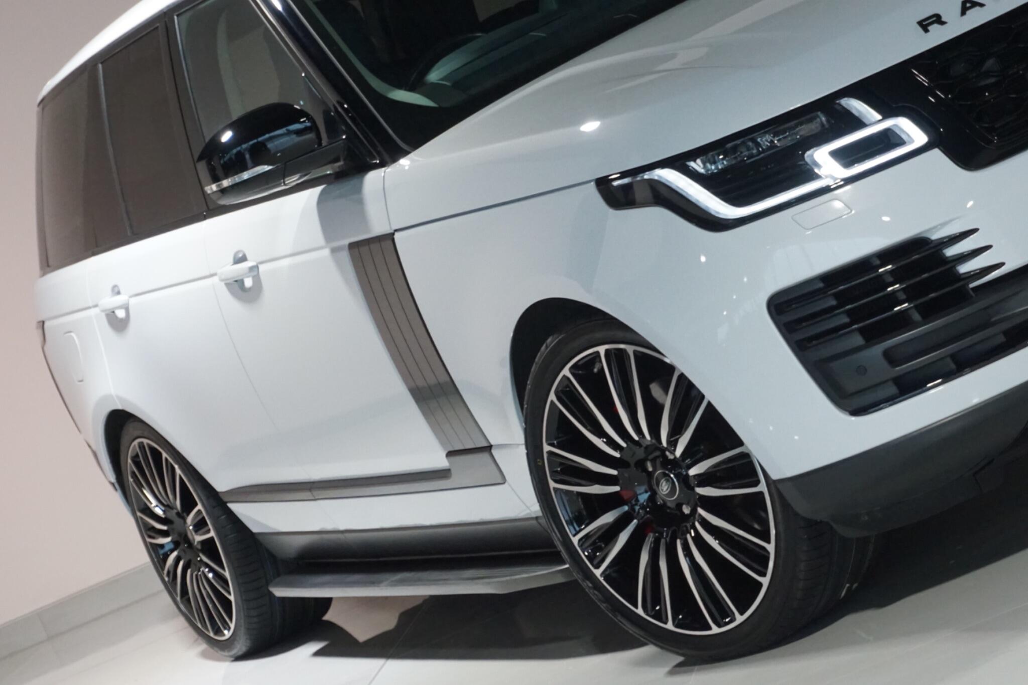 Land Rover Range Rover 2.0 P400e 13.1kWh Vogue SUV 5dr Petrol Plug-in Hybrid Auto 4WD Euro 6 (s/s) (404 ps)